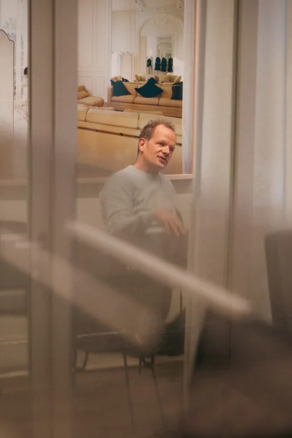 De jurist die kunst gebruikt om anders te denken. Aernoud Bourdrez over kunst, conflicten en de ruimte tussen die twee.