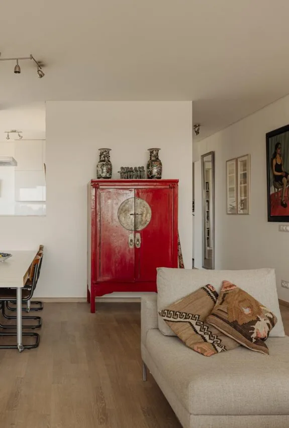 Overhoeksparkplaan_258-23_red_cabinet_portrait