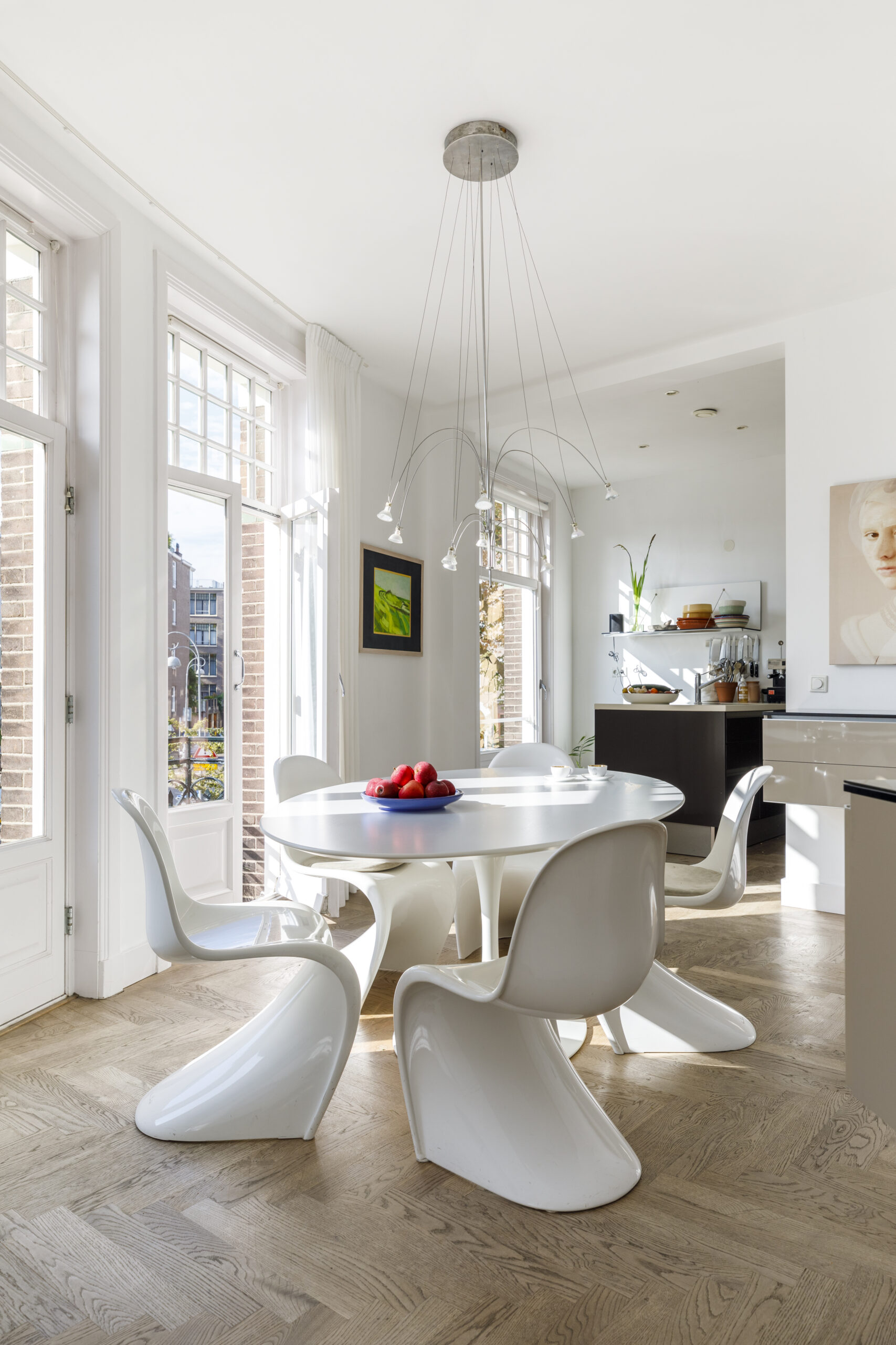 Uitgelicht; een heerlijk licht en slim ingedeeld appartement aan het Valeriusplein in Oud-Zuid