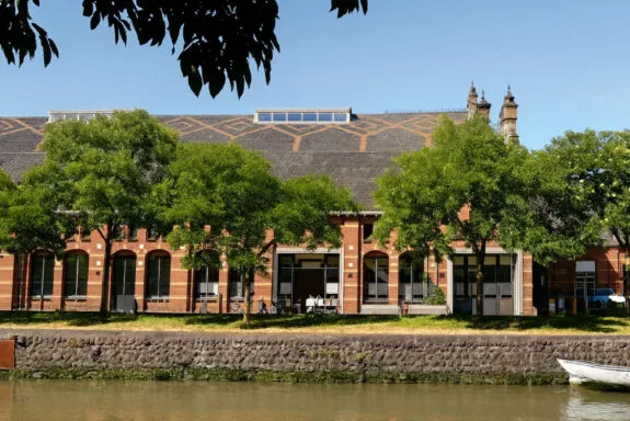 Broersma Werken begeleidt Comedytrain bij nieuwe huisvesting op Westergas