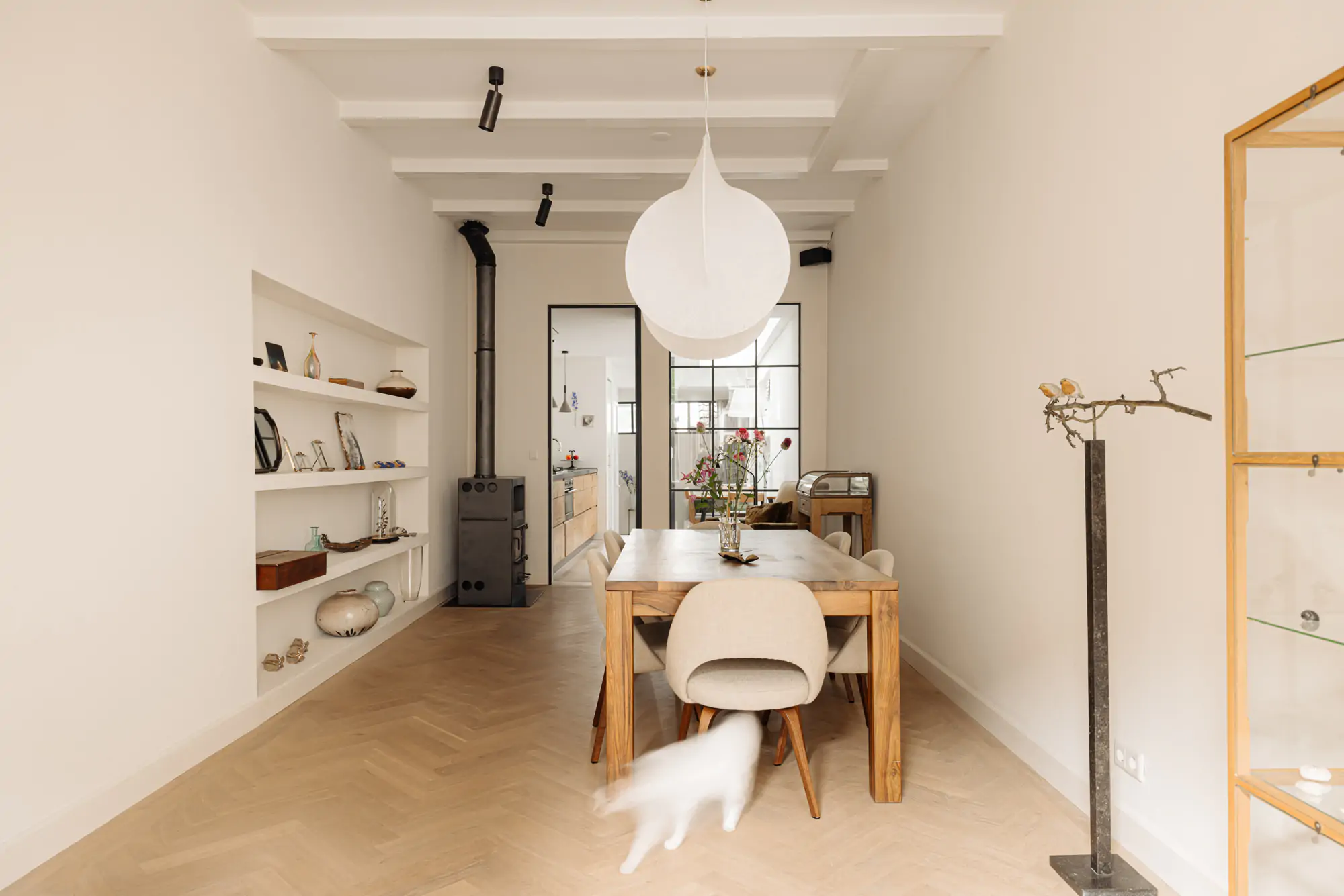 Uitgelicht; ‘Woodworck’. In de winter bij de open haard en in de zomer op het dakterras.