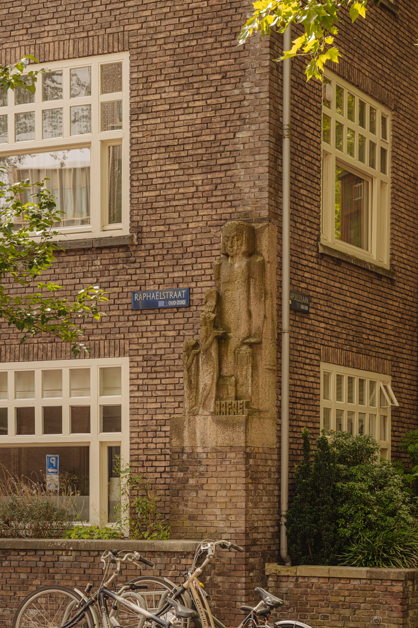 AM105539-1933765-Raphaelstraat-7,-Amsterdam-195870459