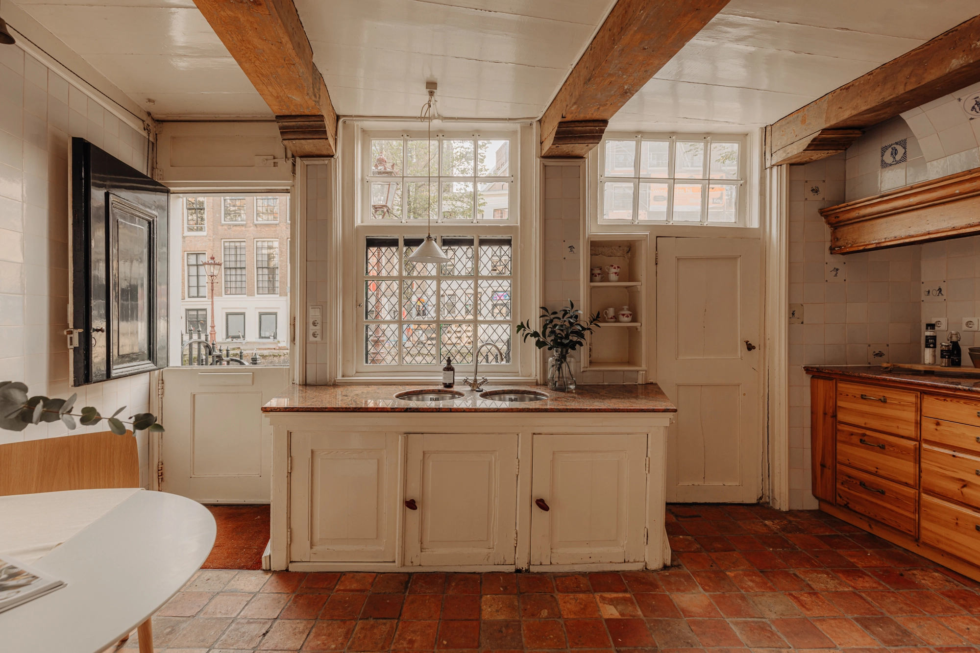 AM105681-1944471-Oudezijds-Achterburgwal-212,-Amsterdam-206122337