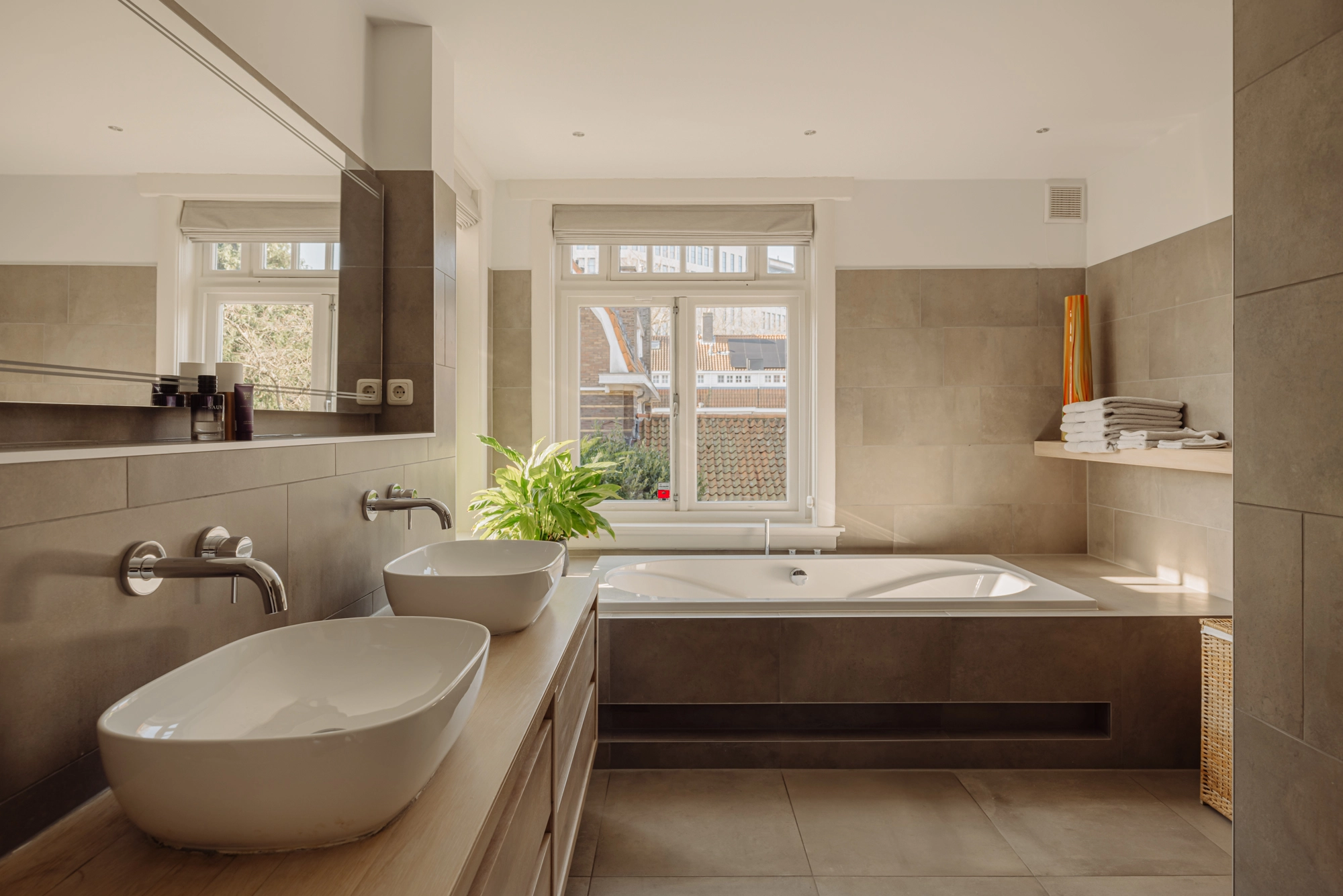 AM106075-1965845-Mozartkade-1,-Amsterdam-220691877