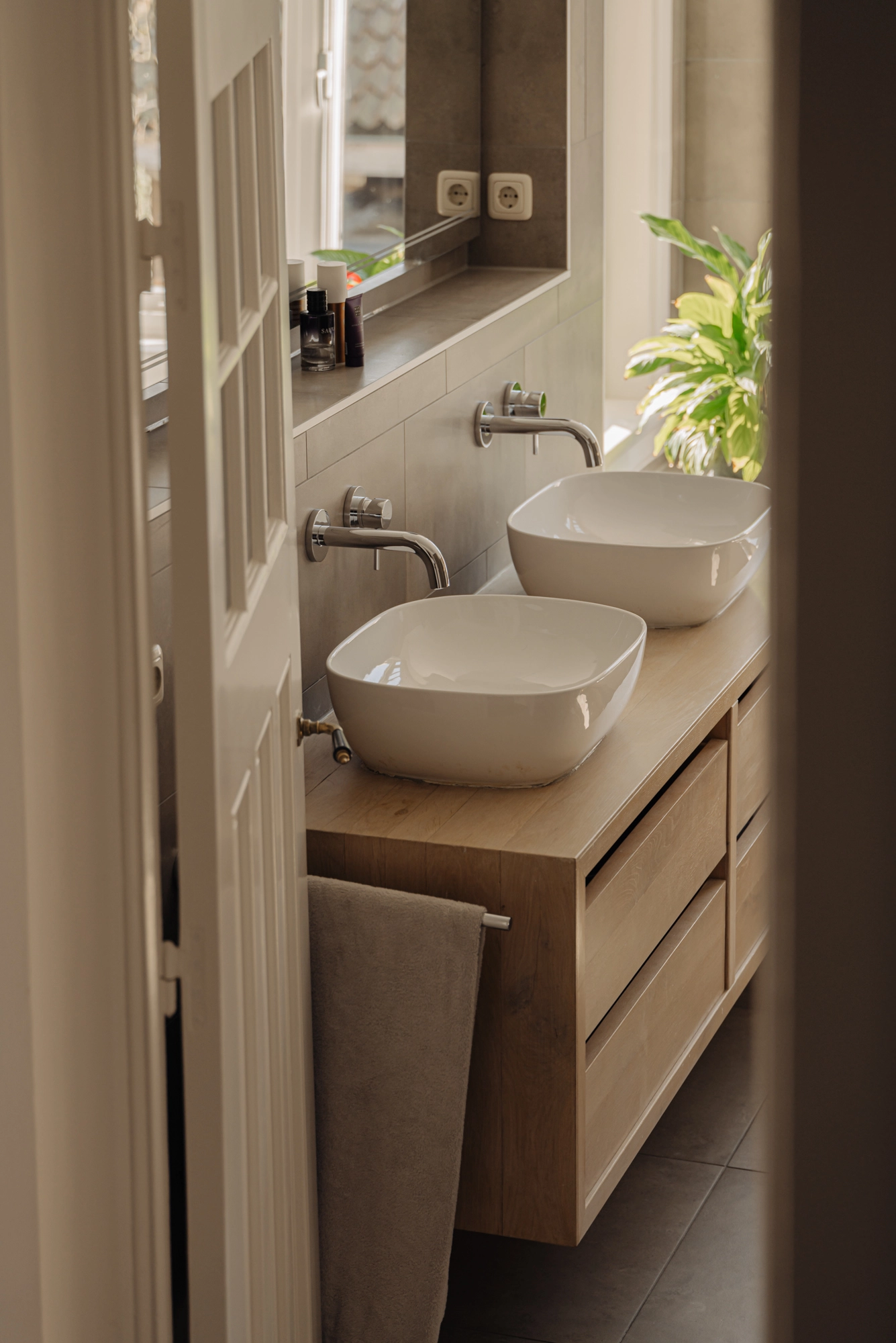 AM106075-1965845-Mozartkade-1,-Amsterdam-220691885