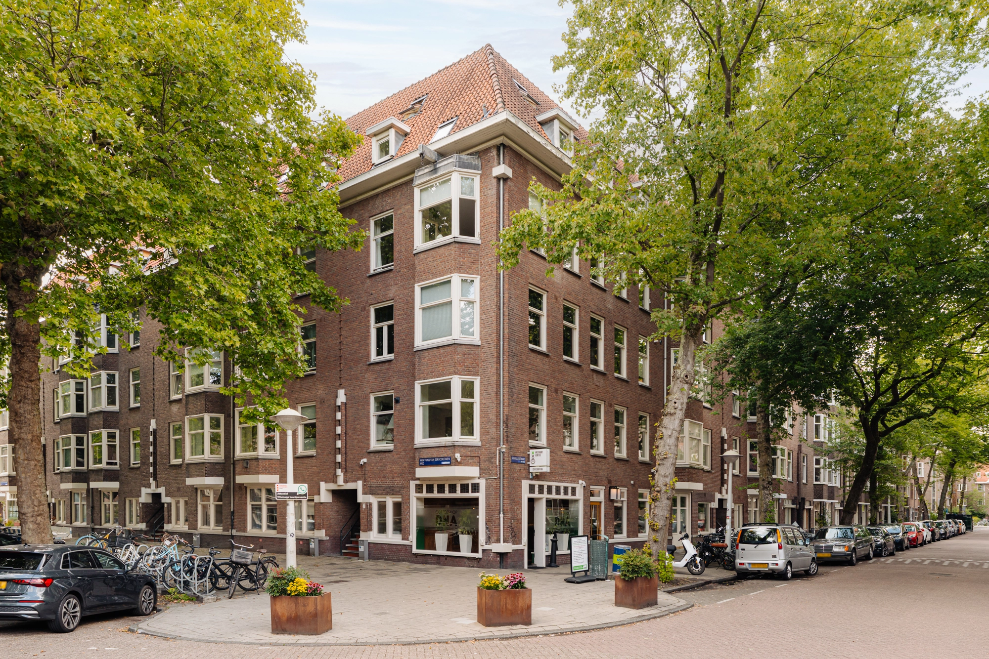 AM106123-2037711-Van-Tuyll-van-Serooskerkenweg-2-1,-Amsterdam-239670954